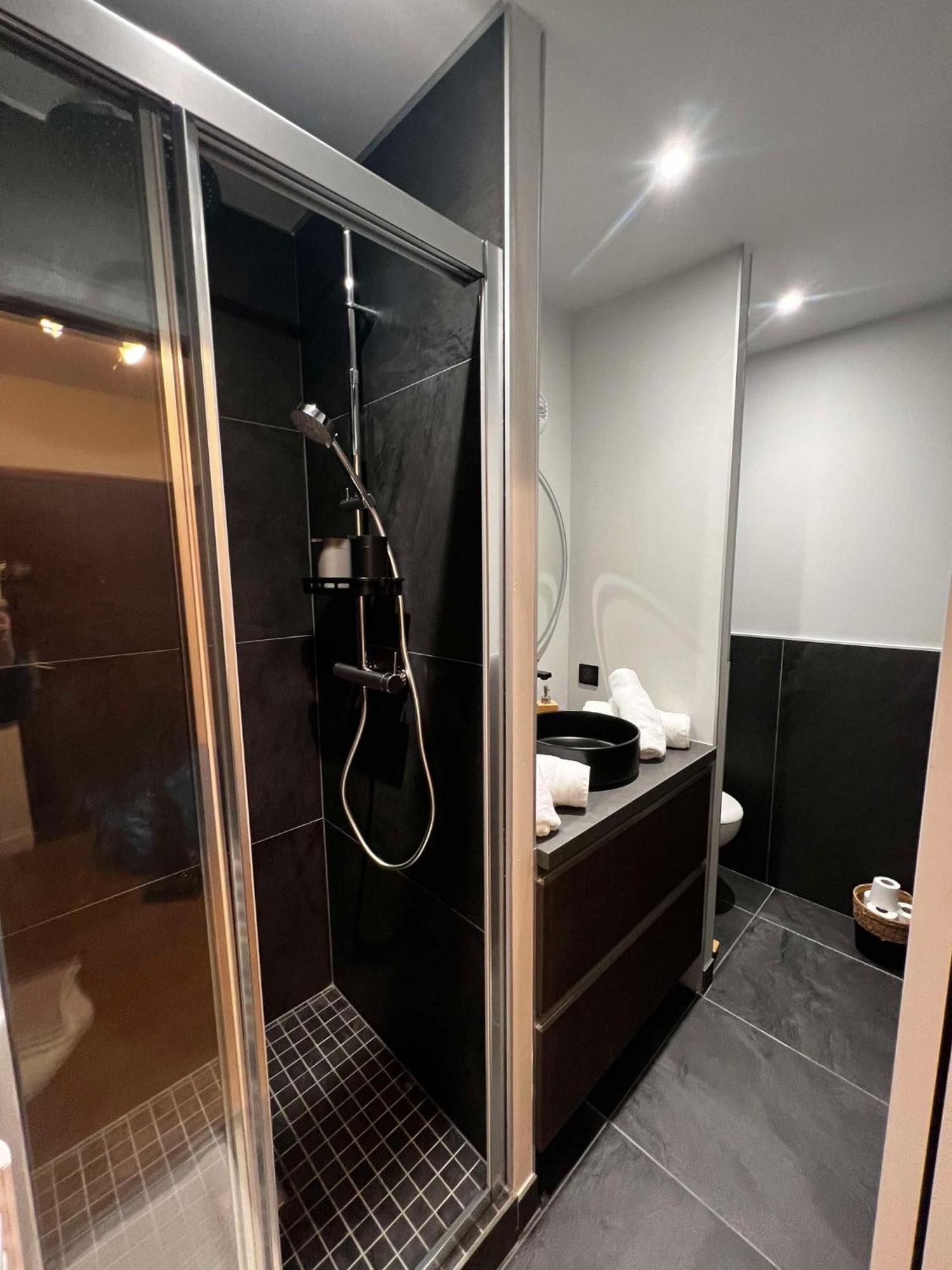 Appartement Le Flamboyant - Wifi - Central - Cosy อิกซ์เลส์แบ็งส์ ภายนอก รูปภาพ